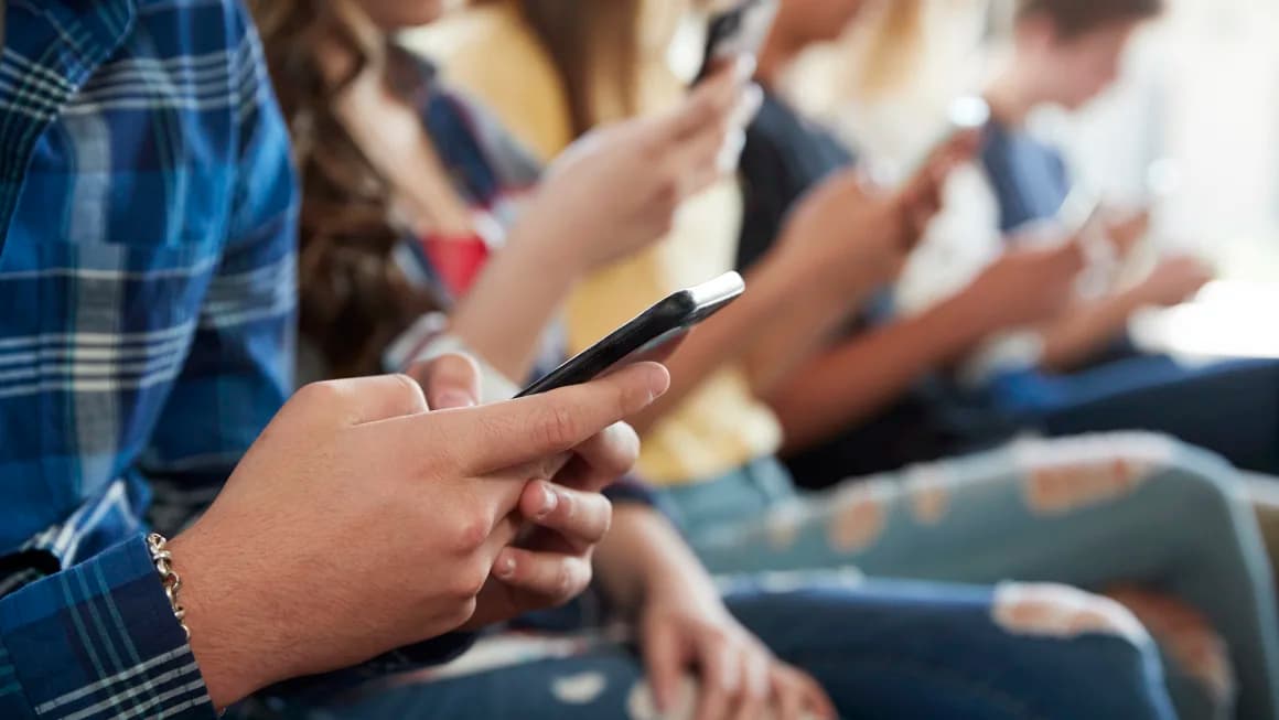 Why High School Students are Embracing NIL Clubs: A Path to Earning and Collaboration